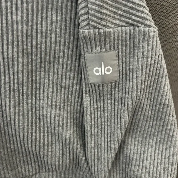 Alo Yoga Muse Set - Hoodie & Sweatpants - Athletic Heather Grey - Medium - Picture 8 of 9